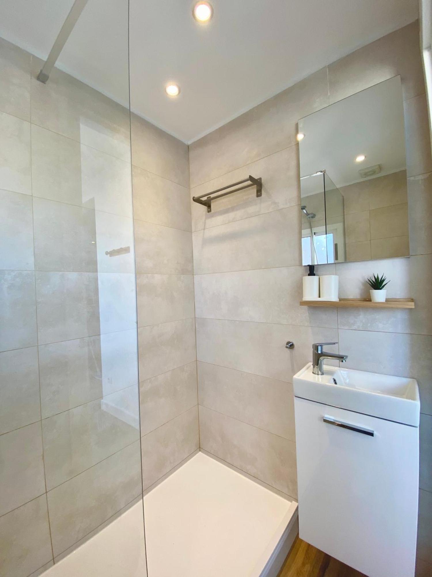 Suite Apartment Anselm Barcelona Cornellá de Llobregat Exterior foto